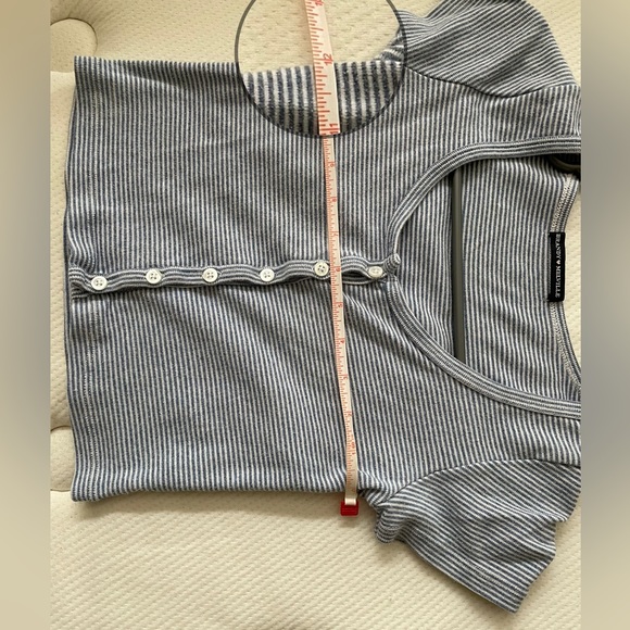 Brandy Melville button up t-shirt - Picture 2 of 3